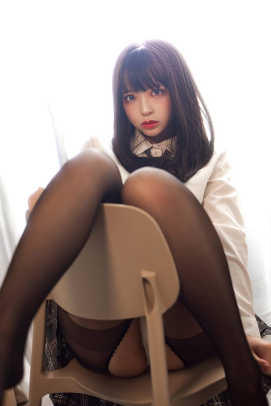 疯猫ss -  黑丝格子裙 [40P-260M]